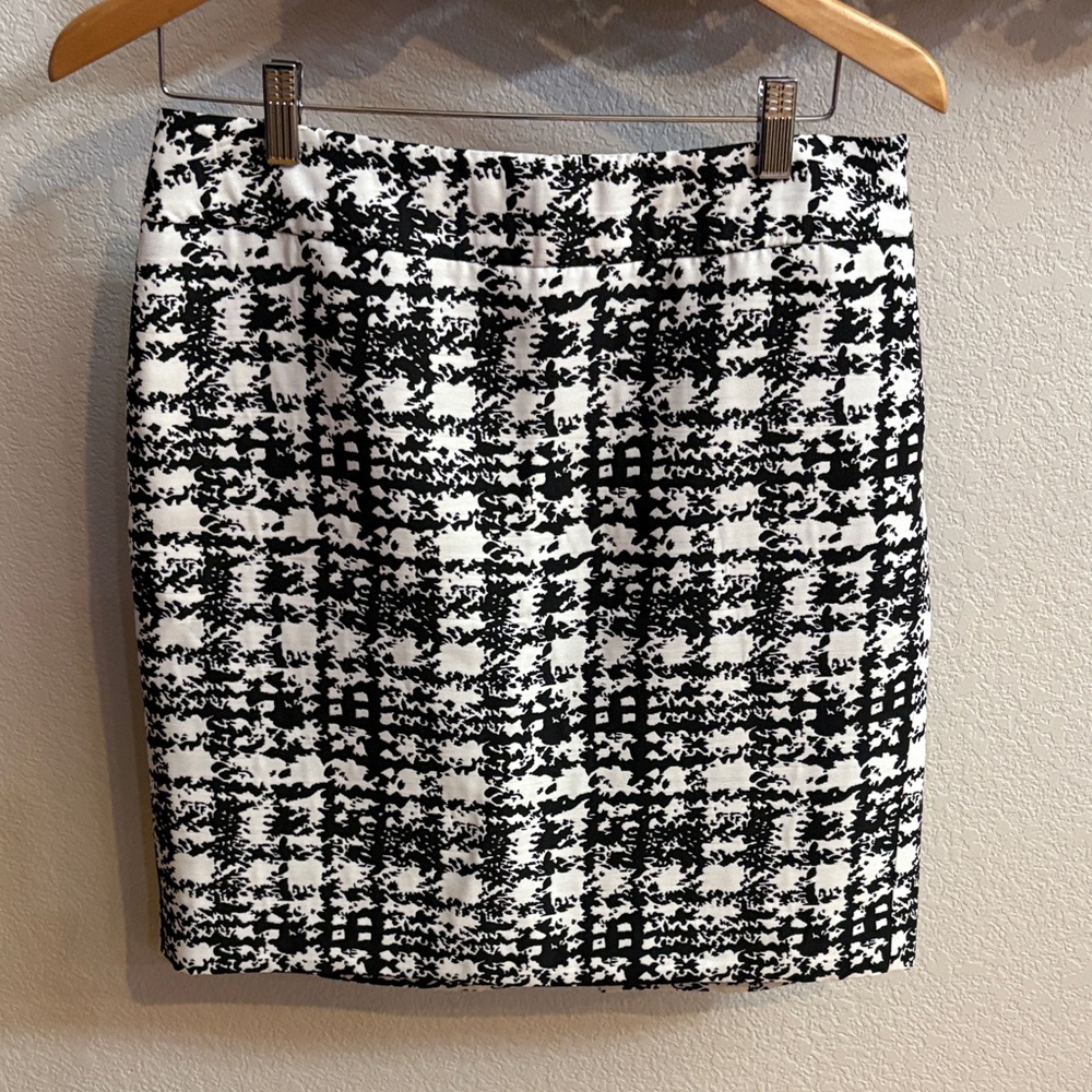 Ann Taylor Black and White Pencil Skirt